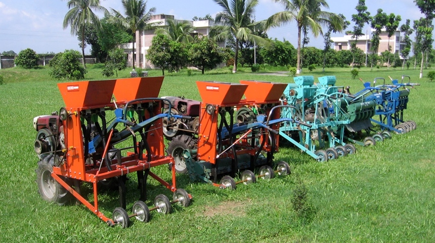 The first seeder design, developed in collaboration with an Australian farmer 