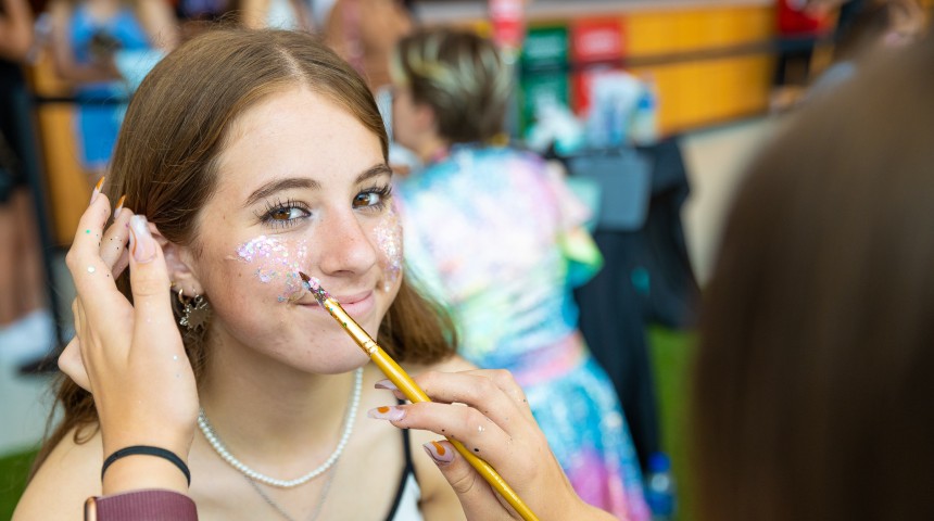 Teenager at the Glitter and Hair Braiding Bar at Sound On Festival 2021