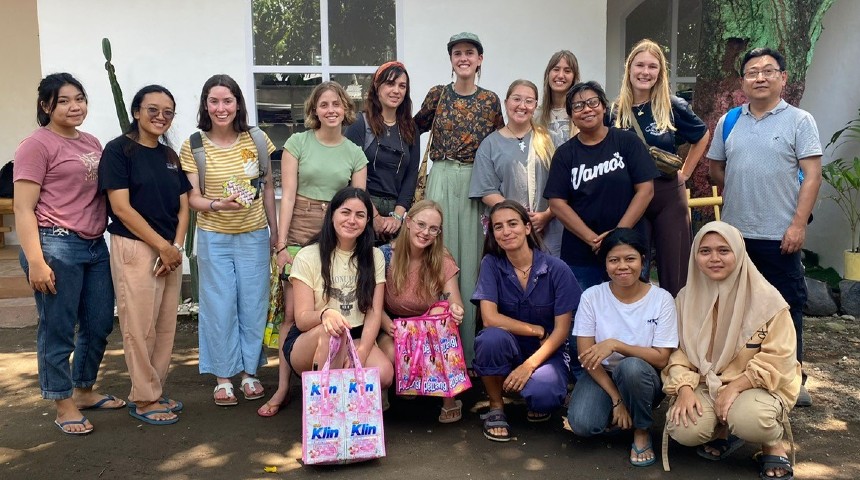 Murdoch students on a New Colombo Plan trip to Indonesia