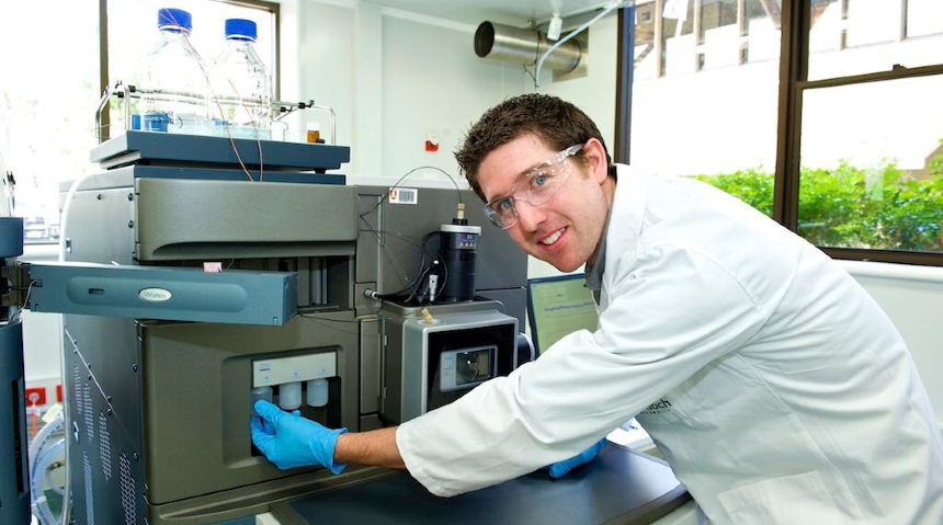 Dr Joel Gummer working in a laboratory at Murdoch University