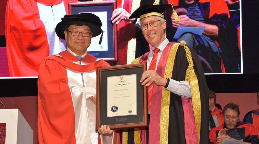 Dr Kwok Fook Seng and Murdoch University Chancellor Gary Smith 
