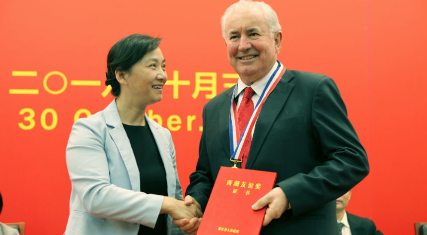 Zhejiang Province Vice Premier Ms Wenxu Wang awards the Westlake certificate and medal to Professor John Edwards