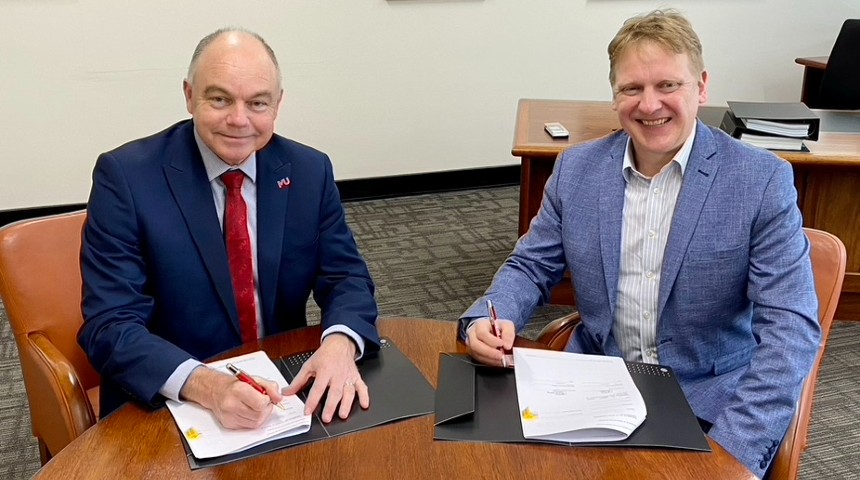 Murdoch University Vice Chancellor Professor Andrew Deeks and Kaplan's Steve Knussen signing agreement for new student college