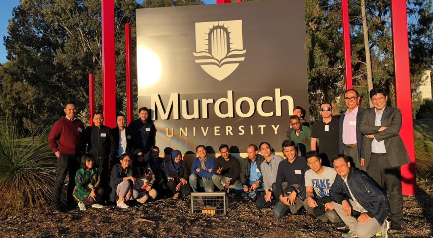 Renewable energy course group at Murdoch