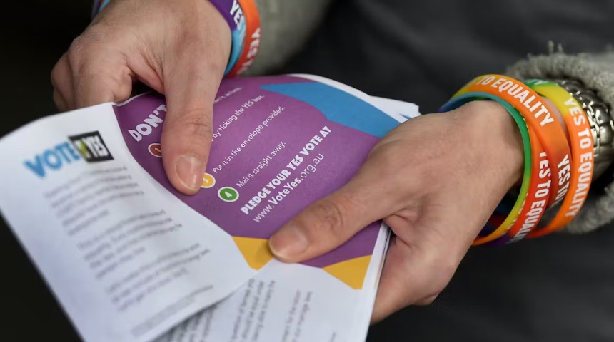 Person holding voting pamphlets for the referendum